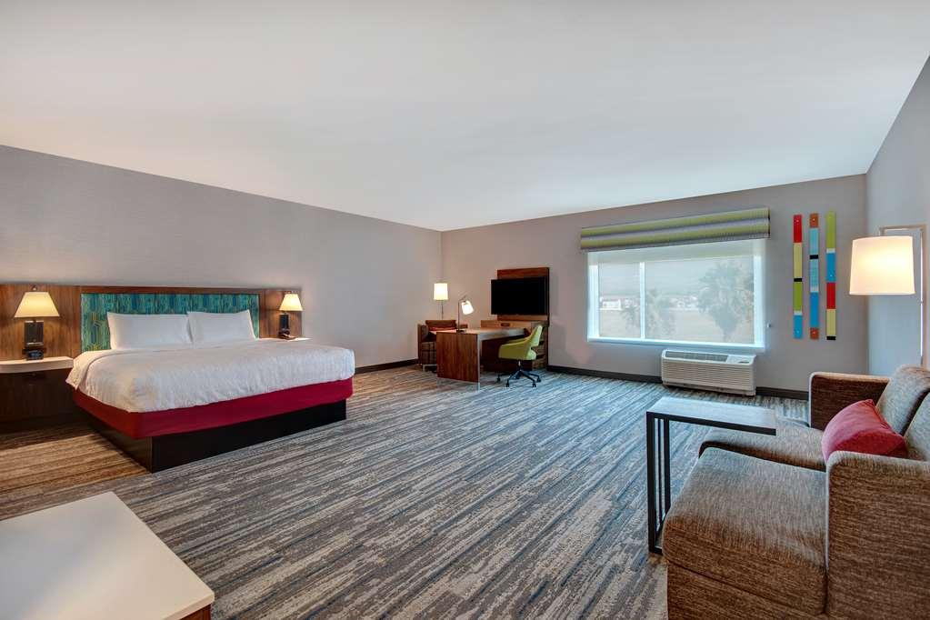 Hampton Inn & Suites Ontario Rancho Cucamonga Pokój zdjęcie